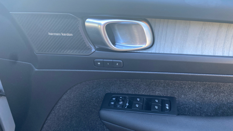 Volvo XC40 2.0 B4P Ultra Dark 5dr Auto Petrol Estate